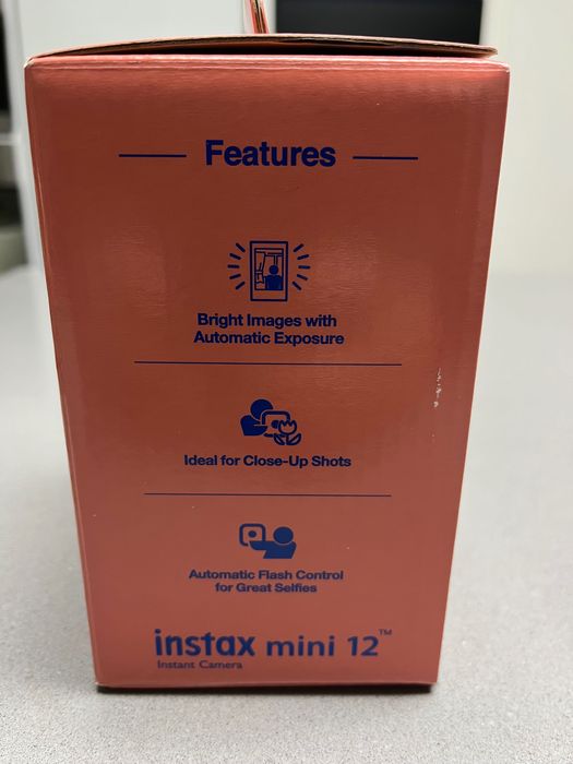 Máquina fotográfica Instax Mini 12 Mini nova, nunca usada.