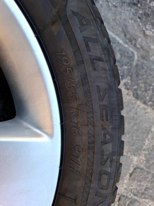 Jantes originais Nissan 16" + pneus Tigar All Season 195/55/16 (4x100)