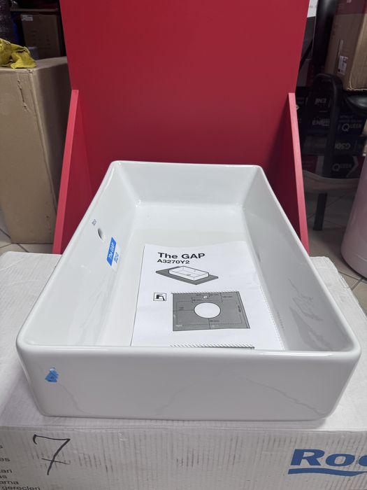 Умивальник Roca GAP 600x370