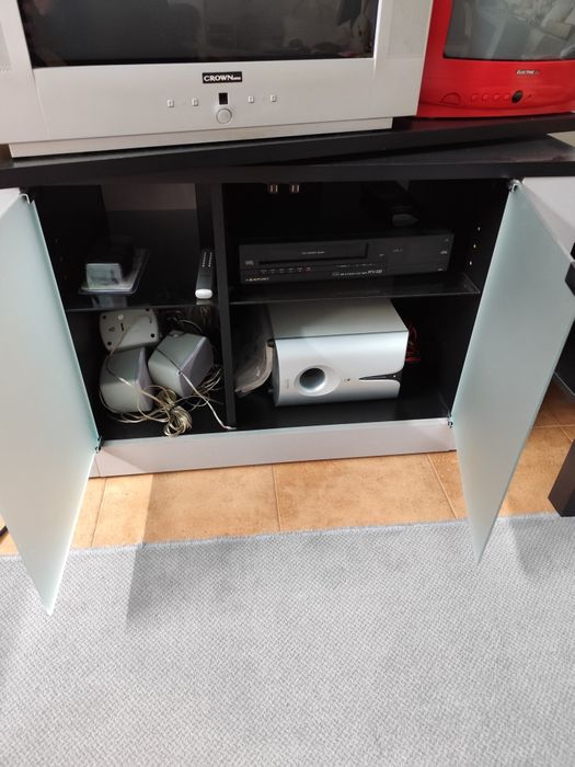 Móvel de TV com prateleira giratória