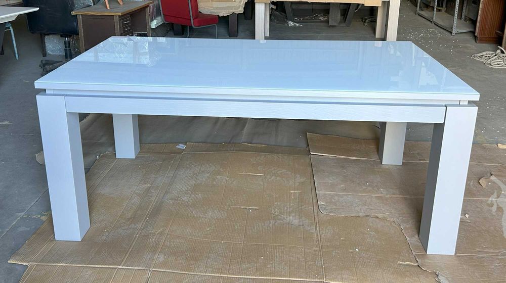 Mesa Jantar branca com tampo de vidro