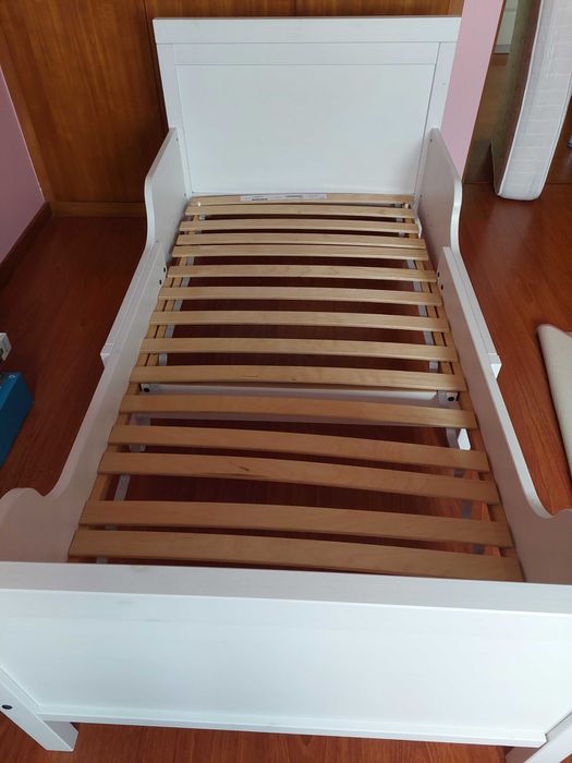 Cama de criança branca