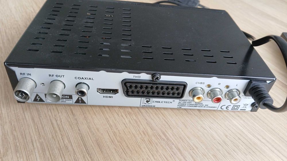 Dekoder DVBT Cabletech URZ 0083E z pilotem