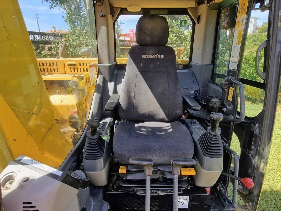 Escavadora Komatsu PC 138US