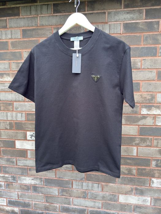 Футболки Прада.