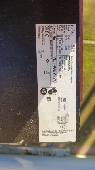 Корпус Fujitsu схоже на Esprimo P556