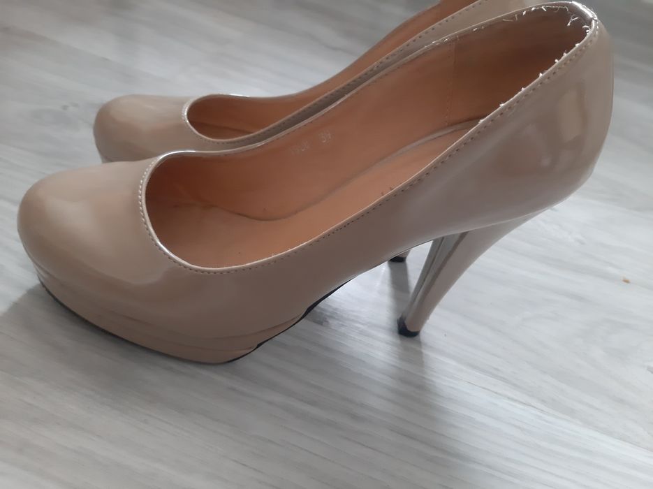 Czółenka na obcasie szpilki  roz.39