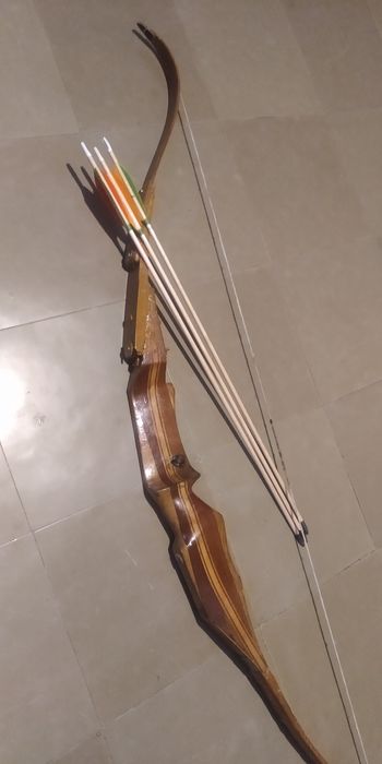 Рекурсивний лук для  прав тоостонронньої стрільби. Стріли кпрбон, адюм