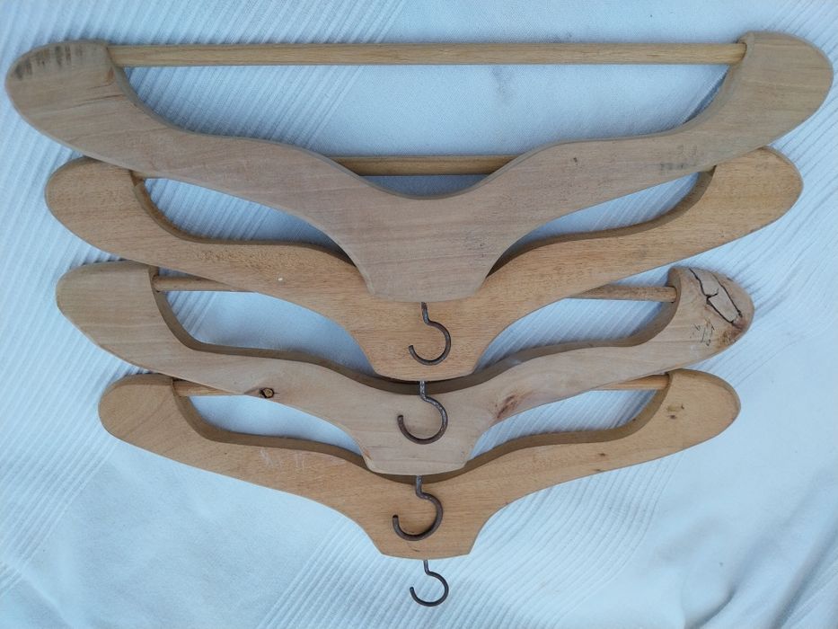 Cabides em.madeira antigos