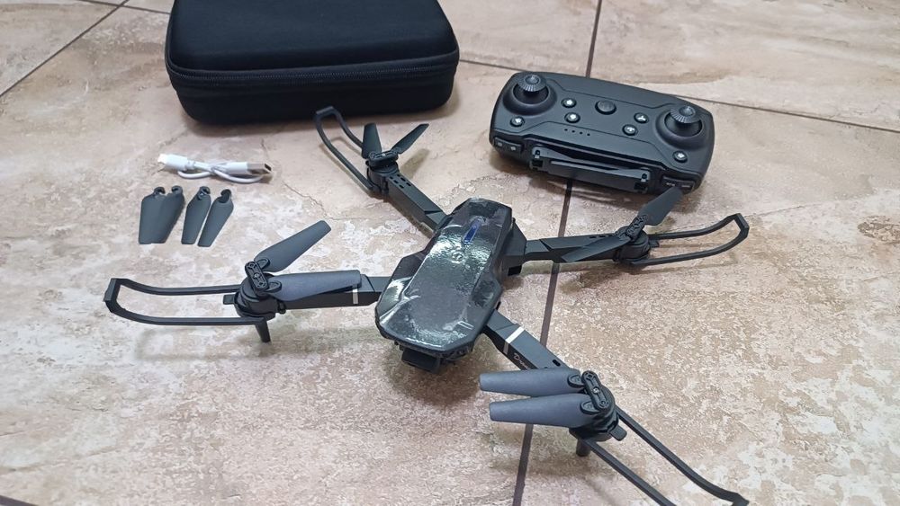 Квадрокоптеи Е99