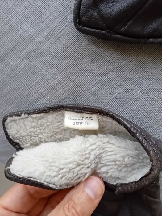 Luvas quentes em bom estado