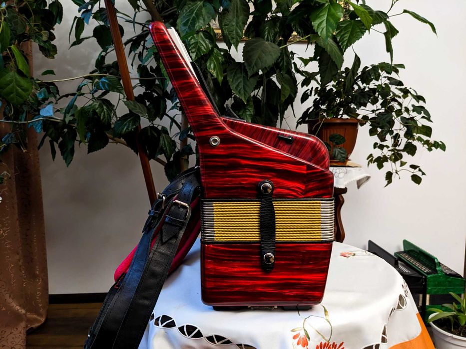 Акордеон WELTMEISTER AMIGO 4/4 у відмінному стані