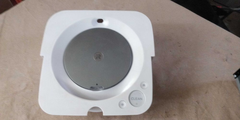 Robot roomba Jet m6 obudowa górna z klapką i przyciskami.