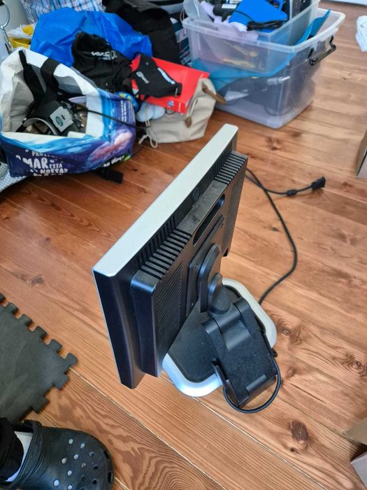 HP Monitor with VGA Input64283901367042122