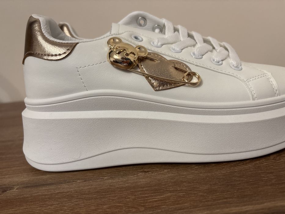 Buty białe nowe 39