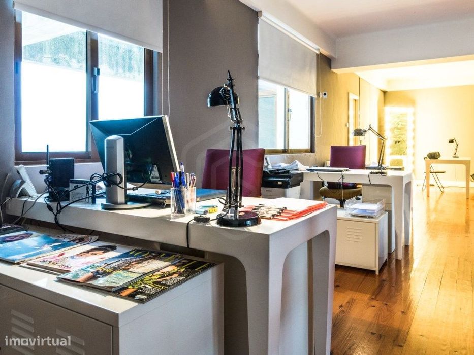 Rental of a fully equipped office in the Batalha area —...