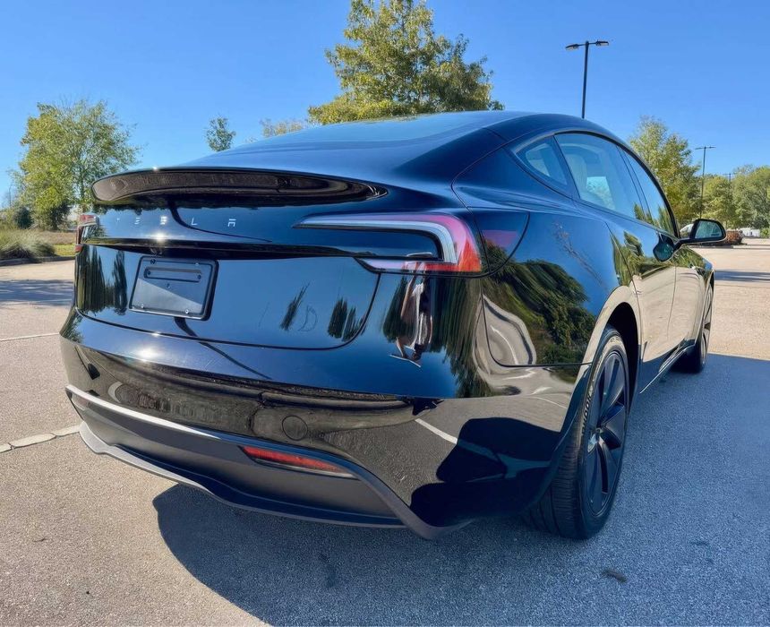 Tesla Model 3 Long Range      2025