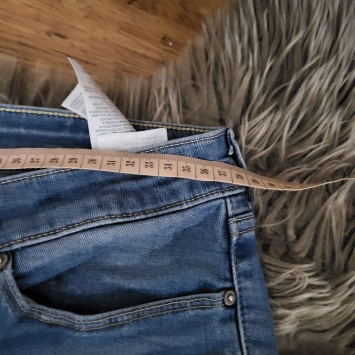 Granatowe spodnie męskie niebieskie jeansy proste Levis XS 34