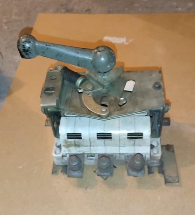 Wyłącznik rozłącznik. ŁR-200