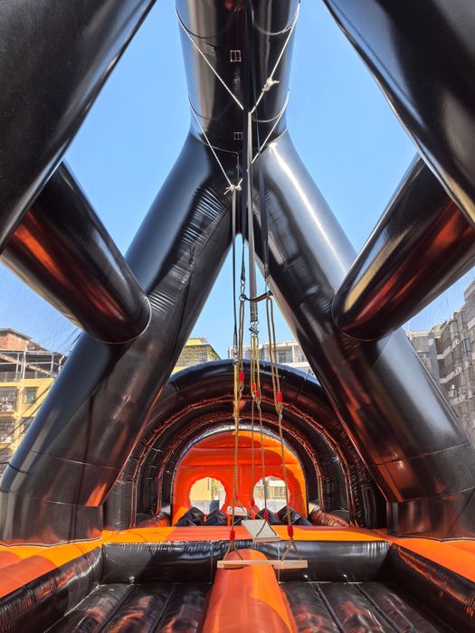 Atrakcje na imprezy – EUROBUNGEE, tor przeszkód, dart gigant, dmuchańce