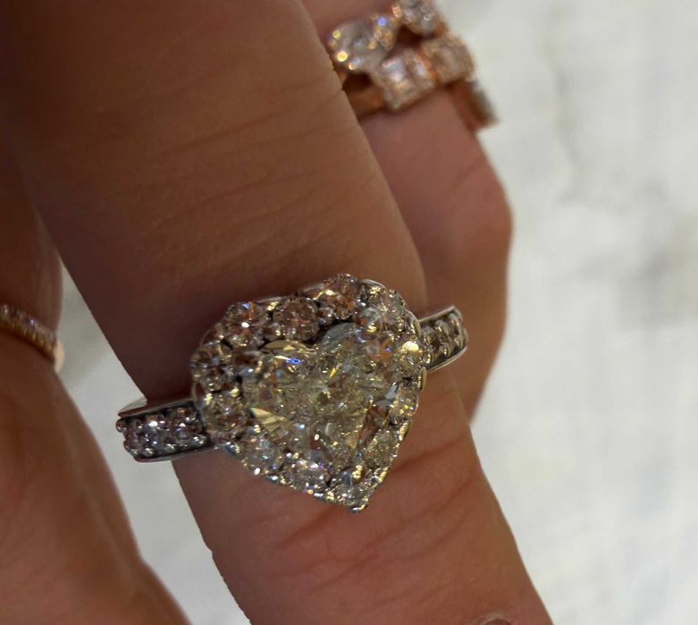 Pierścionek z diamentami naturalnymi Serce 2.30 CT