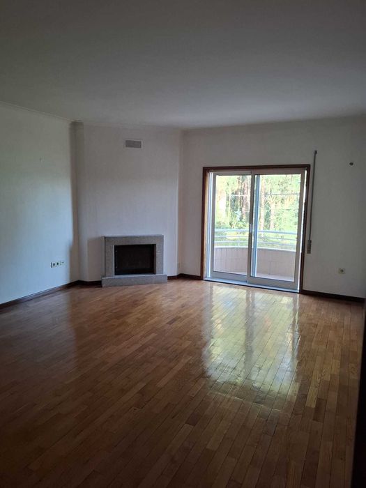 Apartamnto T2 , com lugar de garagem em Rio Tinto
