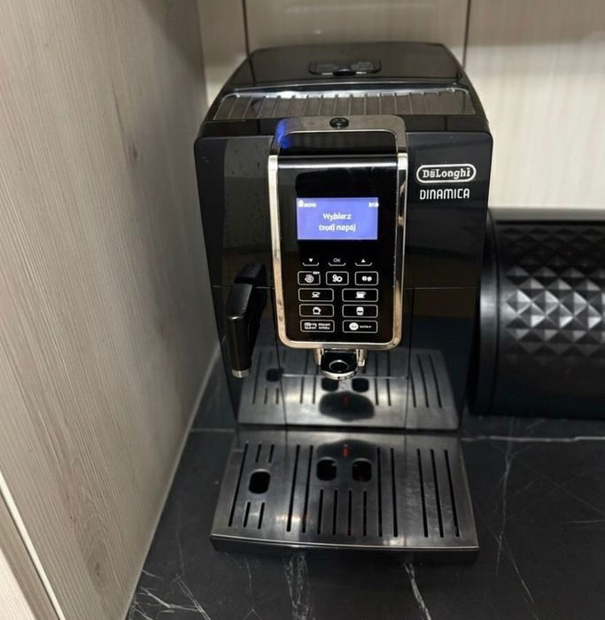 Ekspres DeLonghi Dinamica ECAM35X.55 z LatteCrema