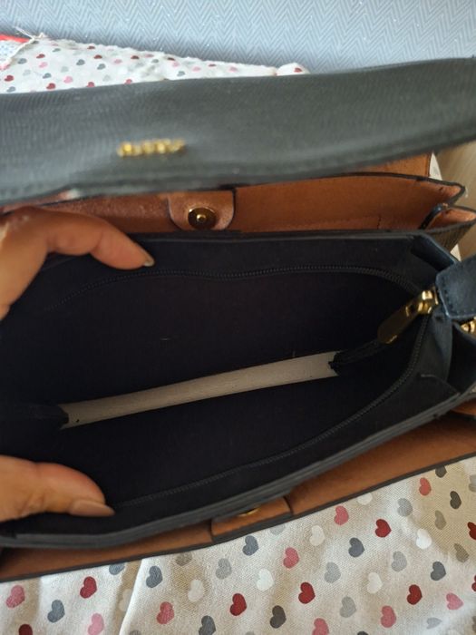 Mala preta Parfois com corrente dourada