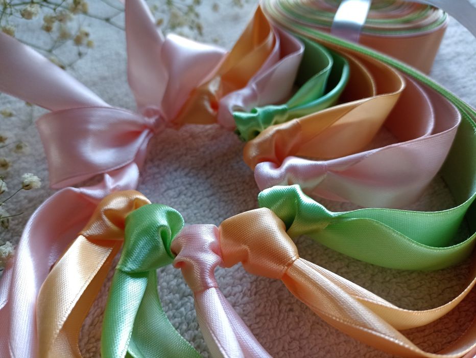 Ring oczepinowy szałwiowy różowy morelowy 22 wstążki