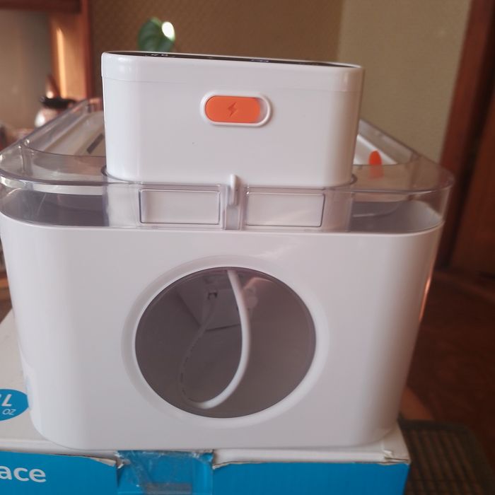 Поїлка для собак і котів Petace PF-St01 автоматична.бездротова 3л