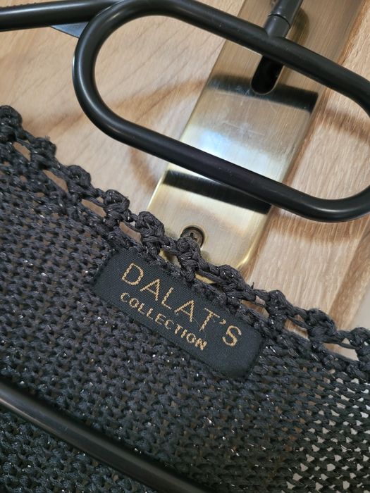 Sweterek ze złotą nitką