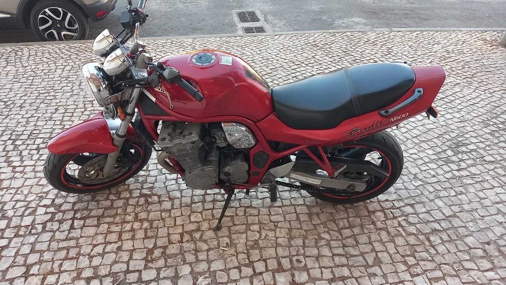 Moto Suzuki Bandit 600, impecável