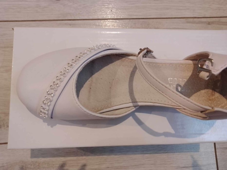 Eleganckie buty dla dziewczynki