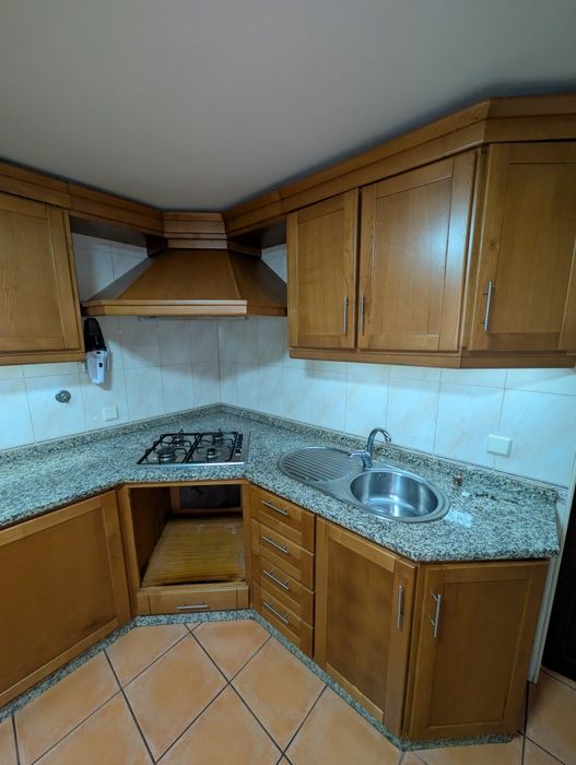 Cozinha em L  em muito bom estado