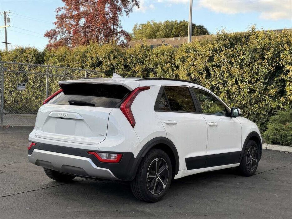 Kia Niro EX Touring      2023