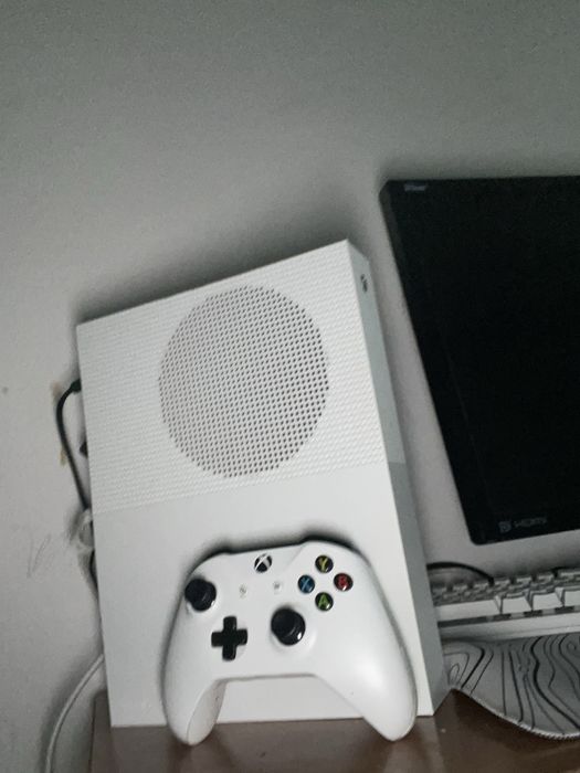 Xbox one s com comando