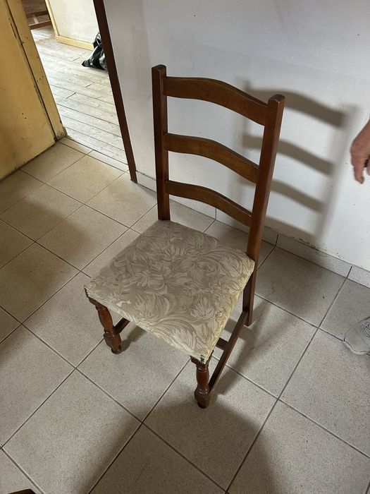 Sofa cama, mesa com braseiro, mesa apoio e duas cadeiras