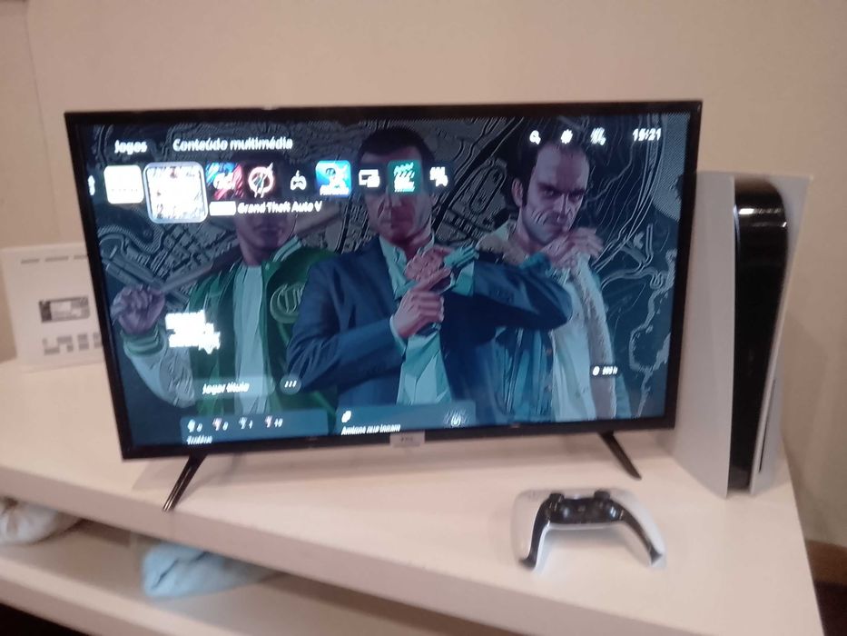 PlayStation com gran turismo 7 e gta5 + comando 460€