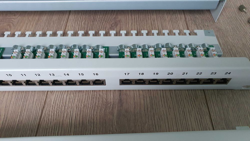 Patch panel patchpanel LAN panel 24xRJ45 UTP kat.5e 19cali wysokość 1U