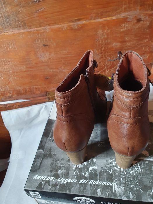 Botas de cano médio camel