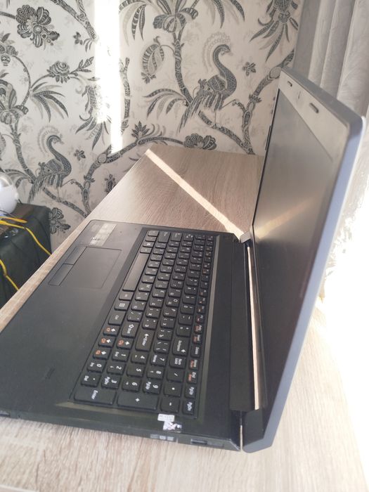 Для навчання та роботи Hоутбук Lenovo B 5400/Процесор двоядерний Pentium 2.30GHz/Оперативна пам'ять 8GB/ОС Windows 10Pro /HDMI,Bluetooth,WI-FI