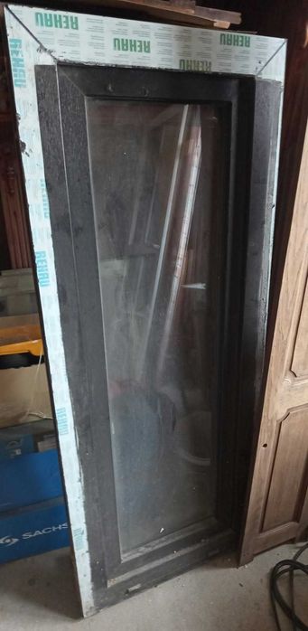 Okno PCV REHAU 145x57,5 cm – Nowe/Nieużywane, Ciemny profil