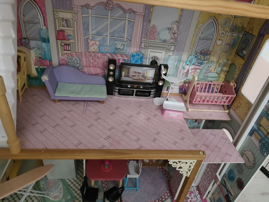 Sprzedam domek drewniany dla lalek z wyposażeniem