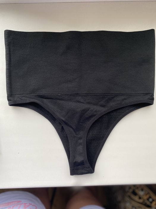 Бюстгалтер без шлейок, трусики стрінги високої посадки