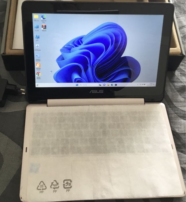 Portatil Asus mod. TP200SA em muito bom estado.