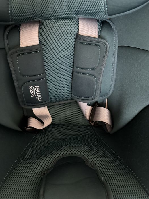 Автокрісло Britax Römer DUALFIX PRO M поворотне