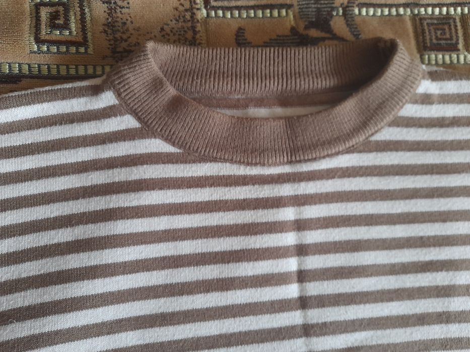 Светрик приємний на дотик