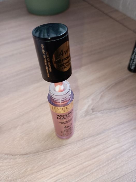 Kosmetyki do makijażu nowe