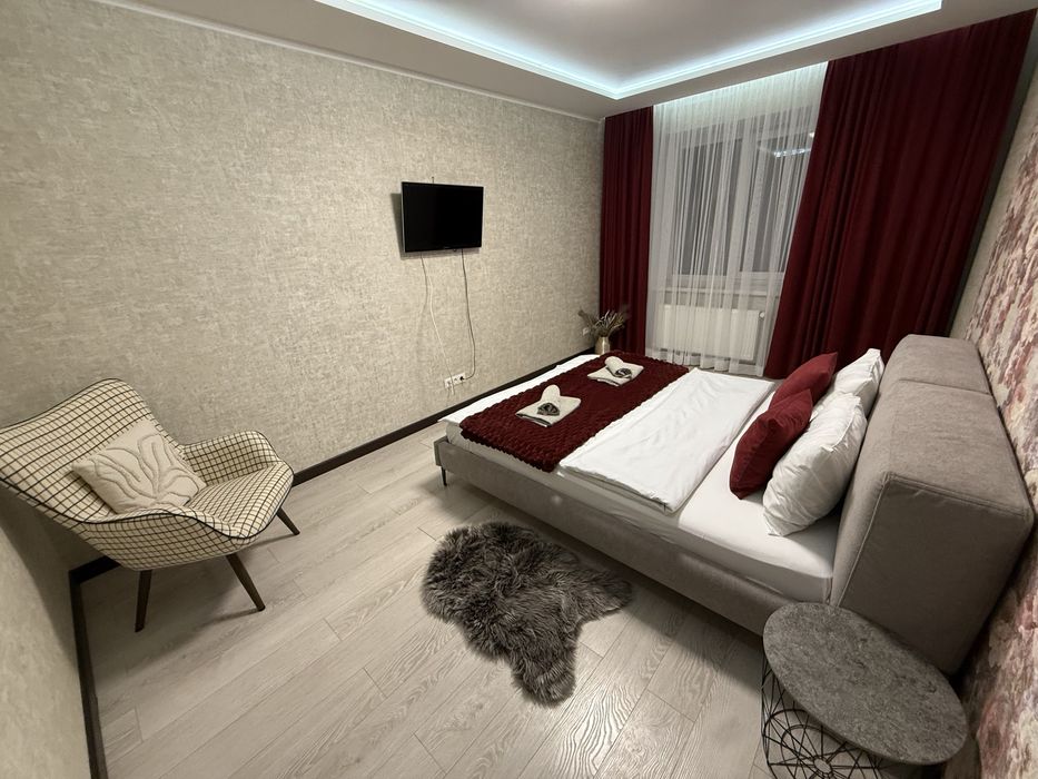 ЖК"Сімейний",Є СВІТЛО,зал.вокзал,Тяжилів,1-кім.квартира подобово