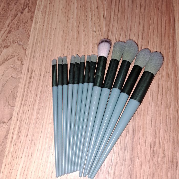 Zestaw 13 pędzli do makijażu